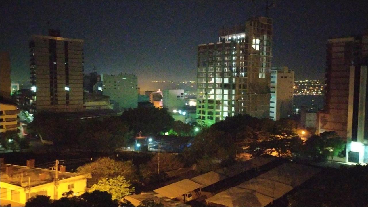 Moderno Y Amplio Apartamento Con Vista Fantastica En Pleno Centro Ciudad del Este Esterno foto